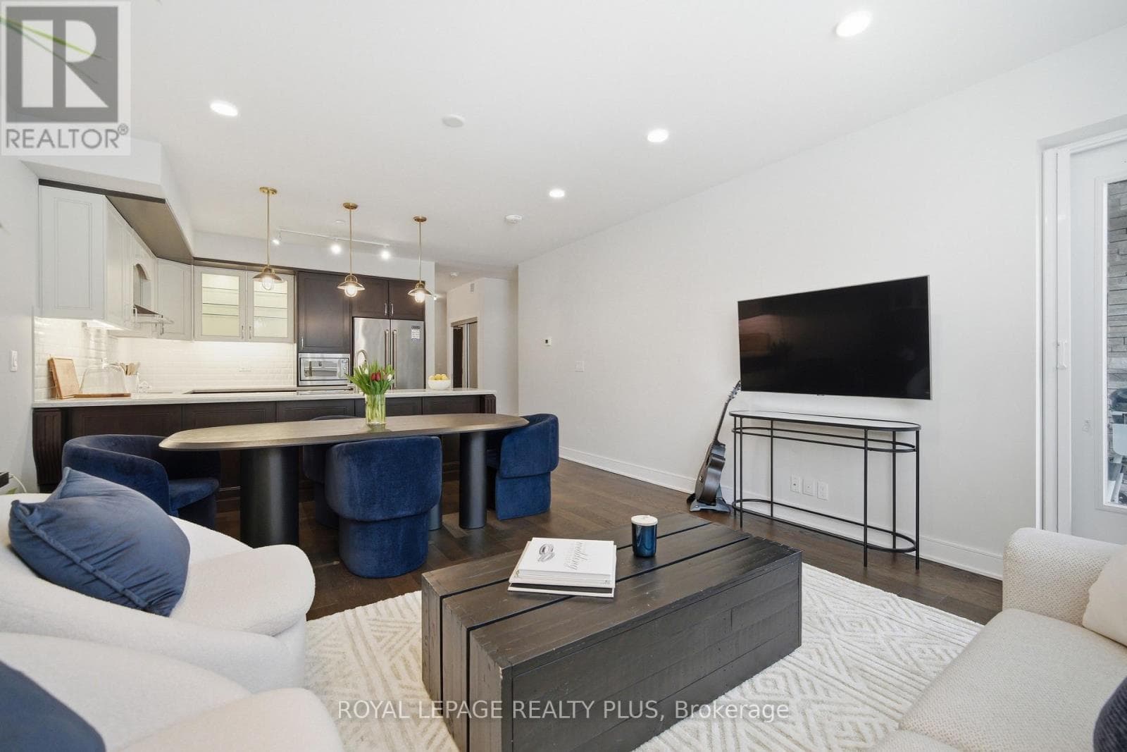 117 - 1575 LAKESHORE ROAD W photo 2