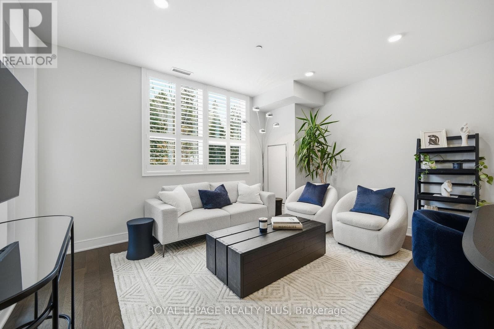 117 - 1575 LAKESHORE ROAD W photo 3