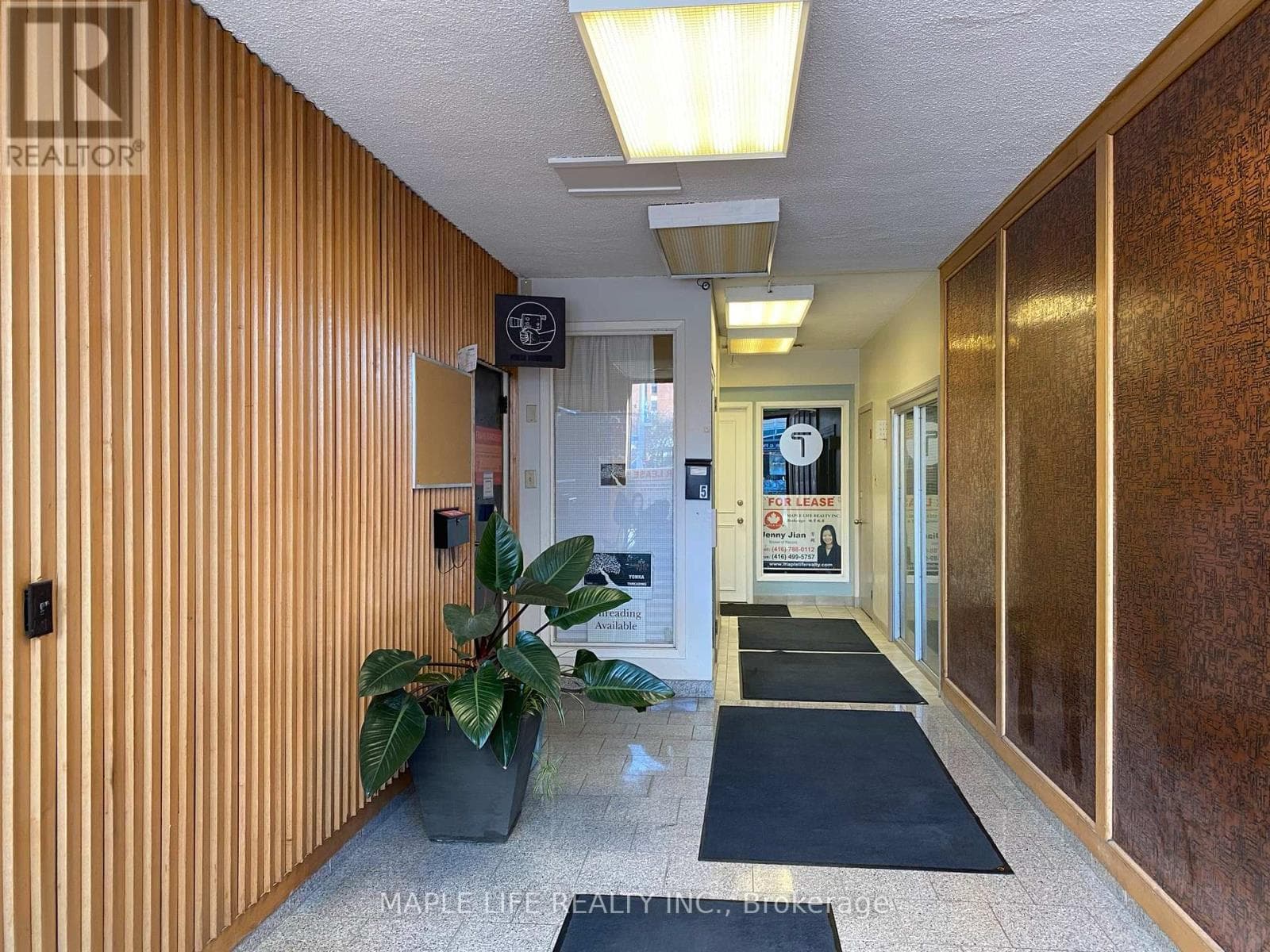 106 - 901 YONGE STREET photo 2