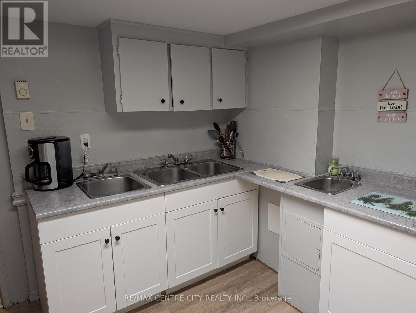 334 QUEENS AVENUE photo 5