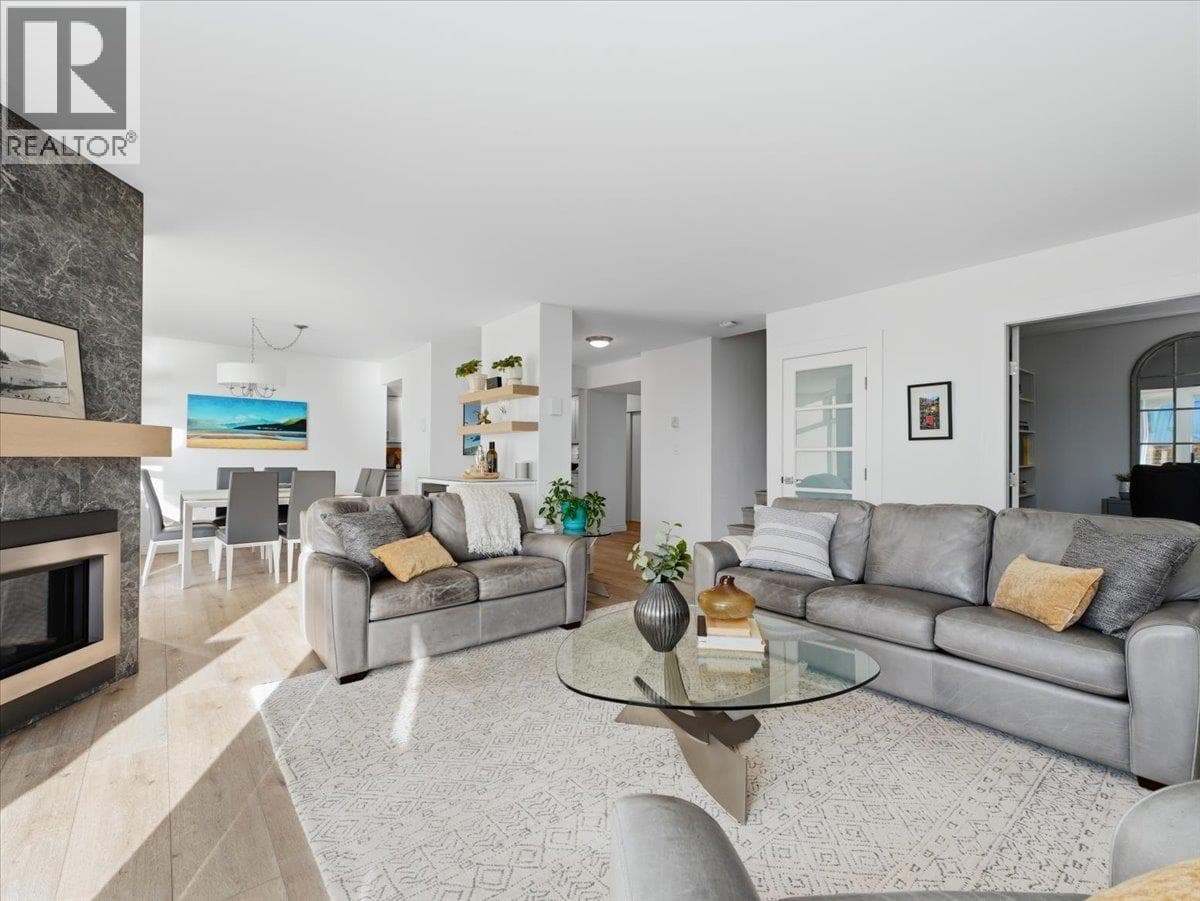 209 168 CHADWICK COURT photo 4