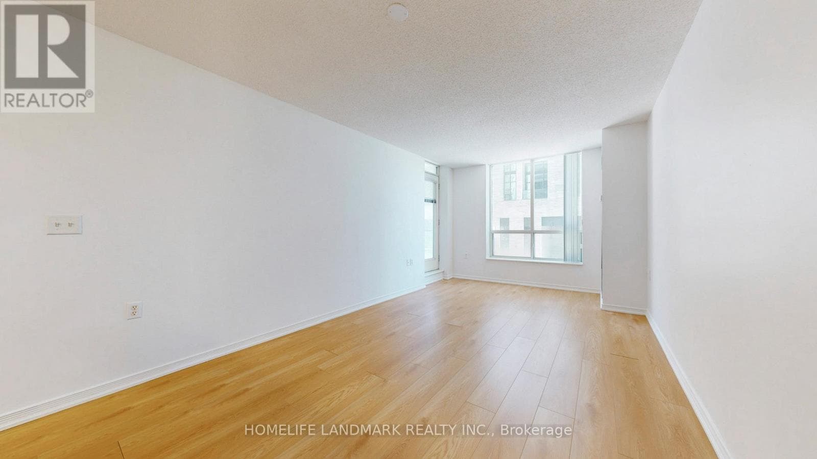 215 - 28 OLIVE AVENUE photo 3