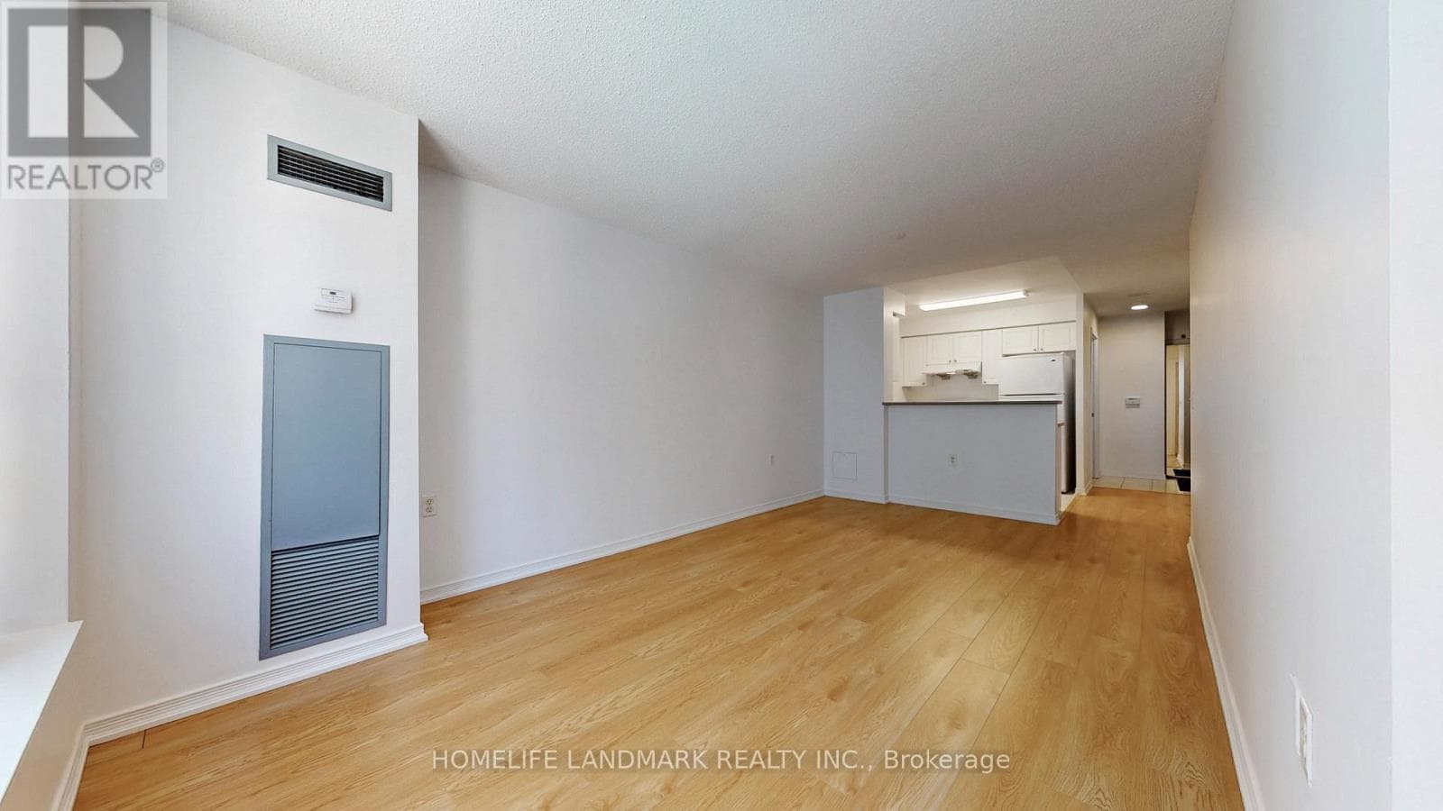 215 - 28 OLIVE AVENUE photo 4