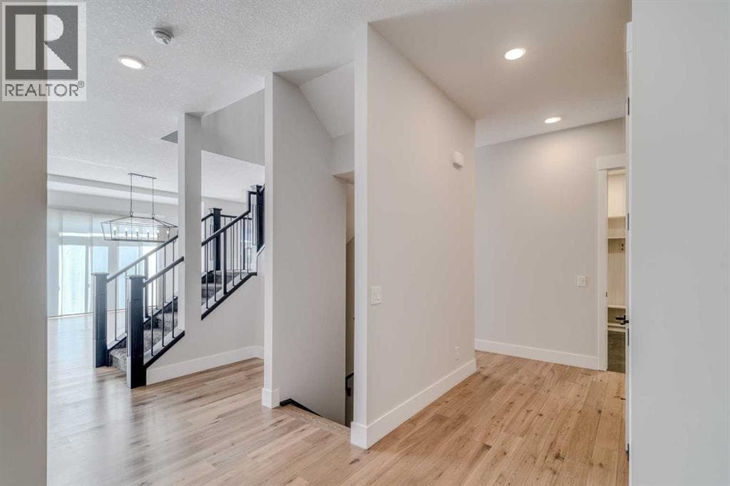 111 Aspen Summit Boulevard SW photo 3