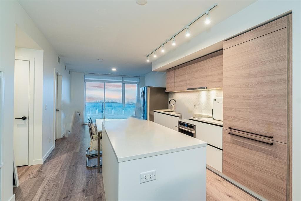 906 13428 105 AVENUE photo 3