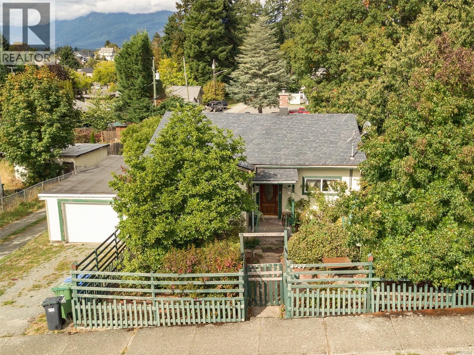 4927 Neill St photo 3