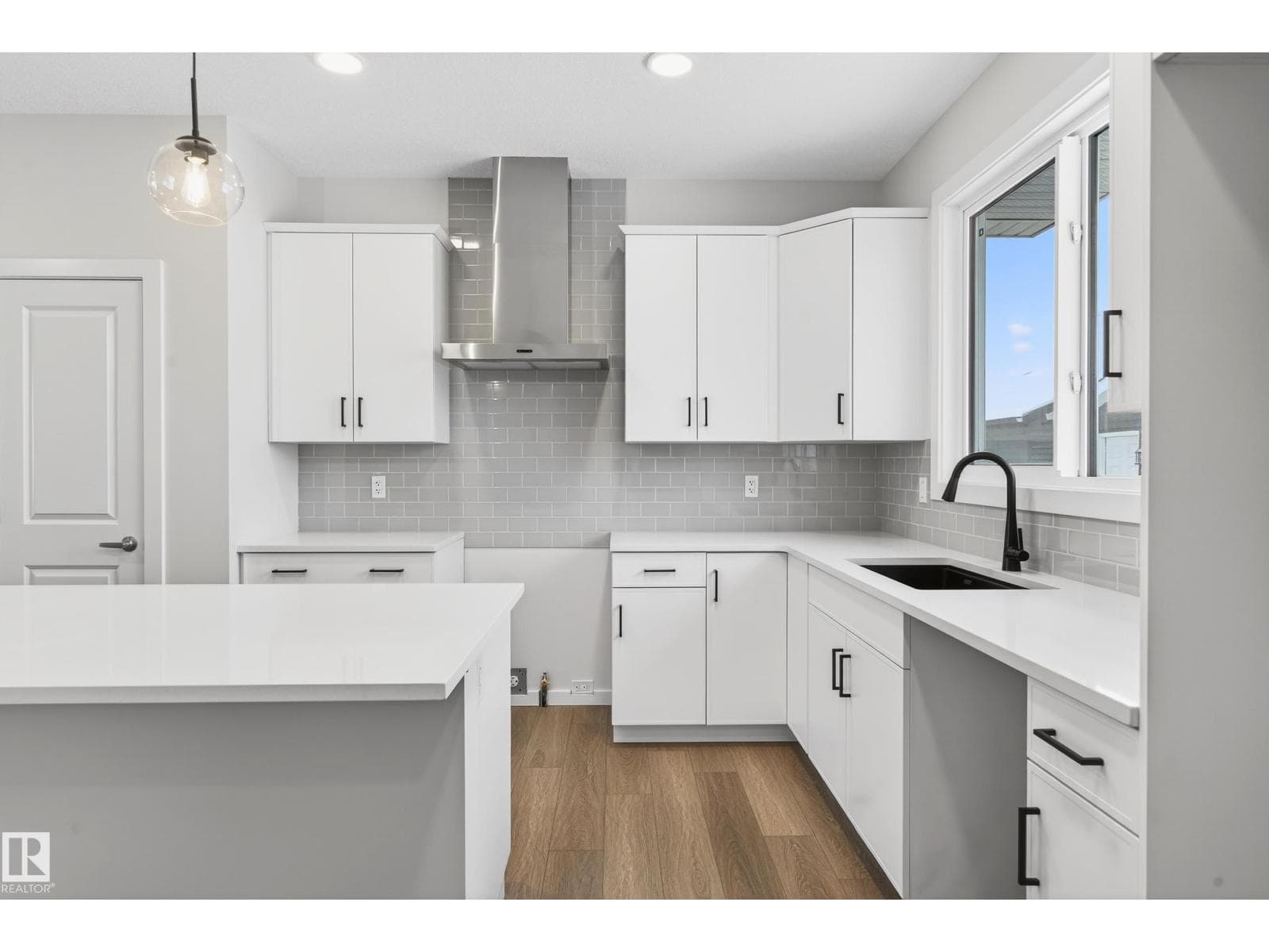 17203 3 ST NW photo 3