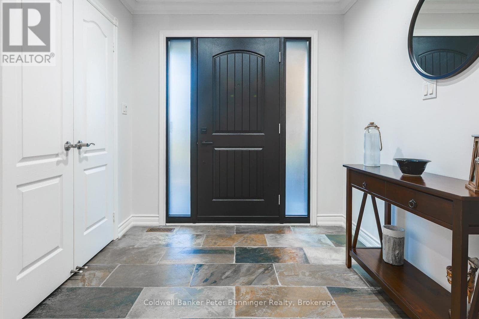 152 TREEGROVE CIRCLE photo 4