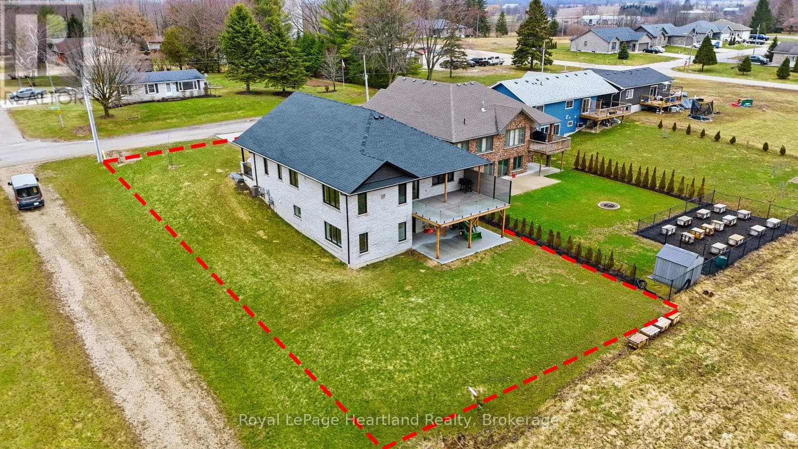 16 MINTO STREET S photo 4