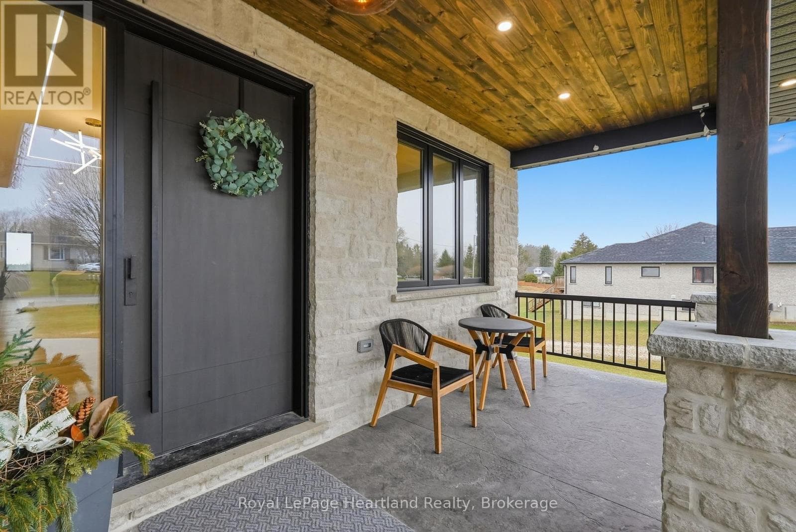 16 MINTO STREET S photo 5