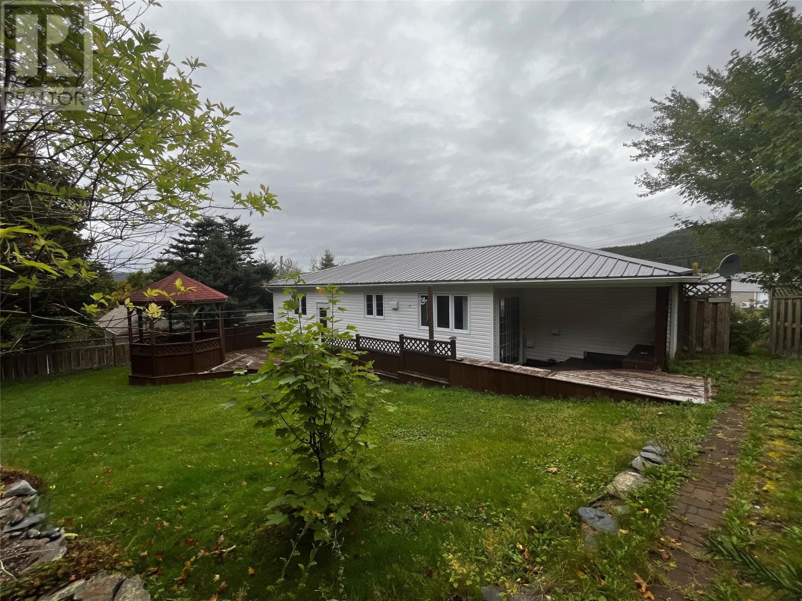105 Main Road photo 2