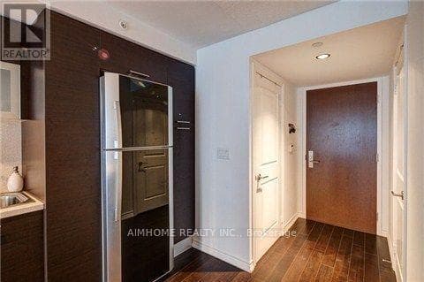 1405 - 386 YONGE STREET photo 2