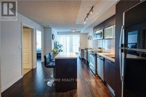 1405 - 386 YONGE STREET photo 3