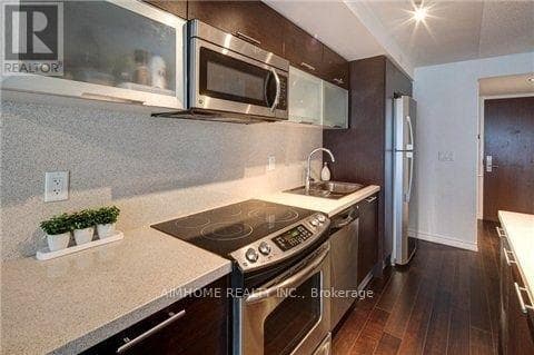 1405 - 386 YONGE STREET photo 5