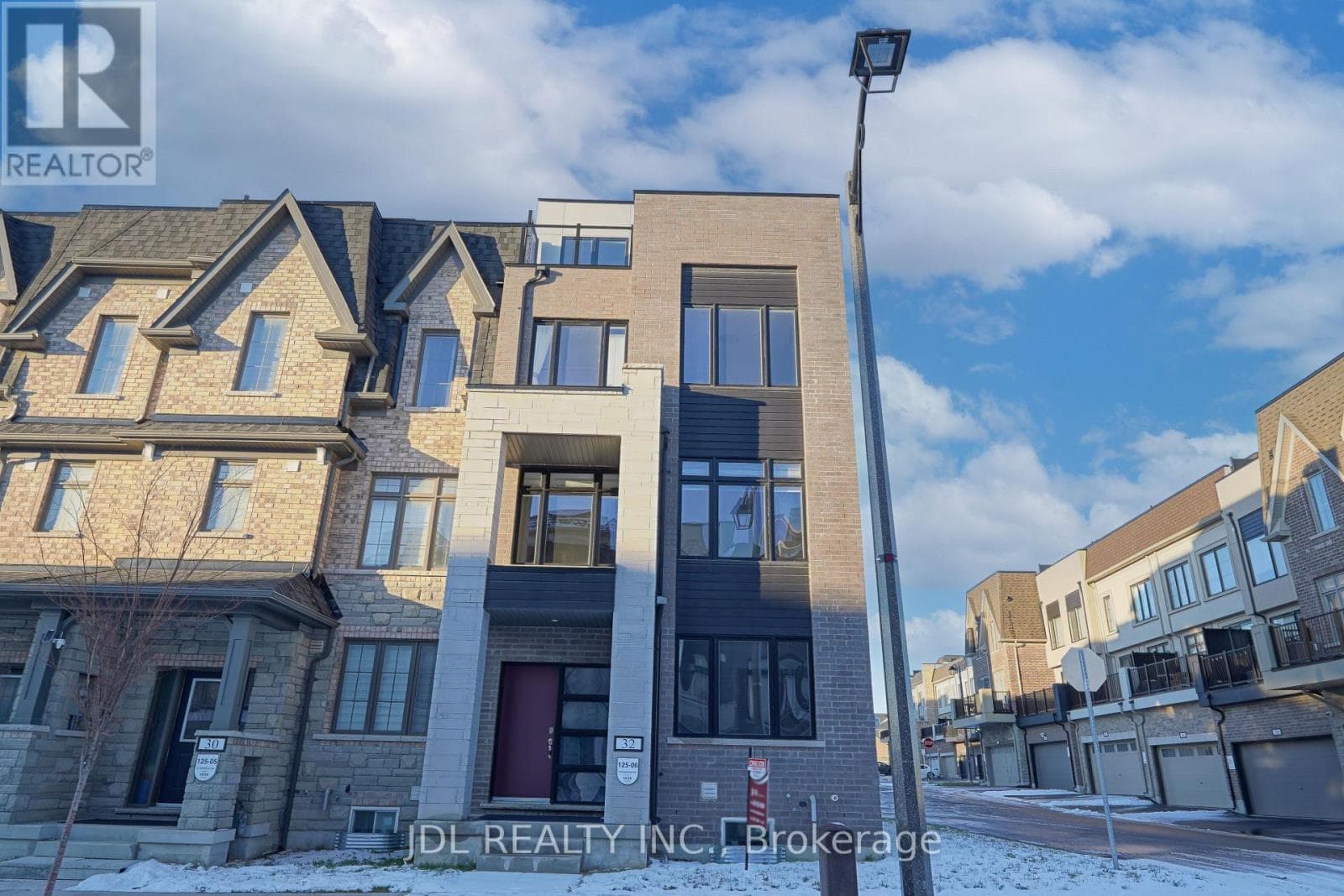 32 GUARDHOUSE CRESCENT photo 2