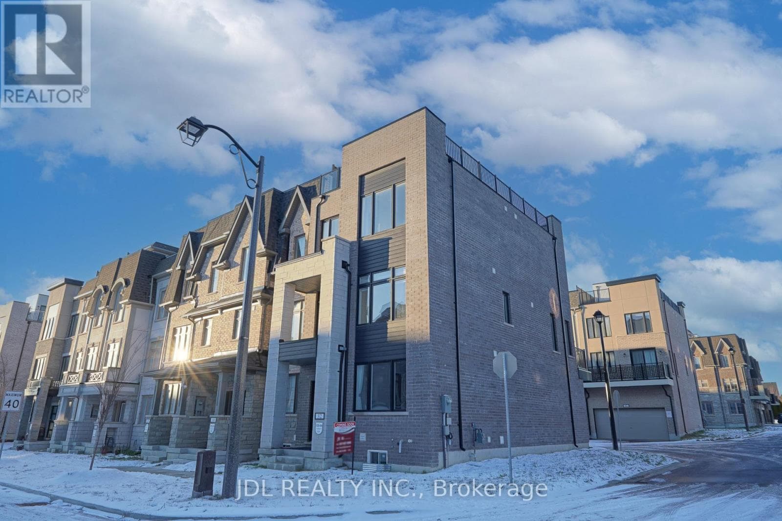32 GUARDHOUSE CRESCENT photo 3