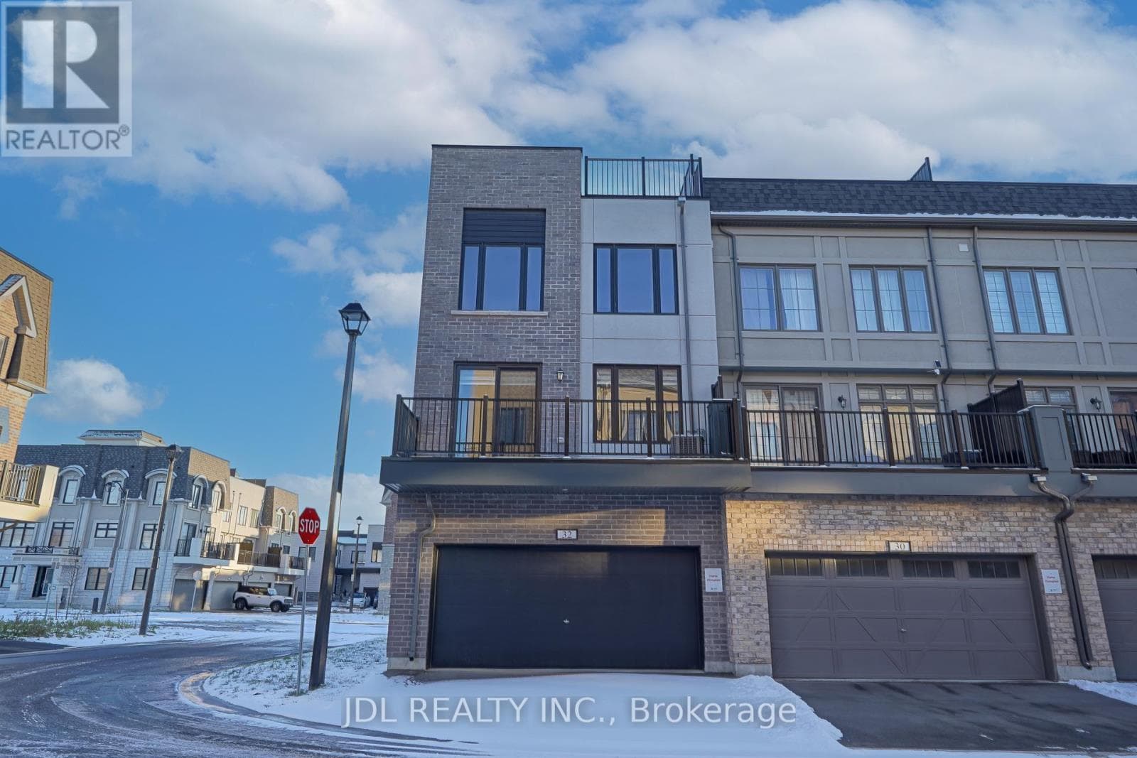 32 GUARDHOUSE CRESCENT photo 5
