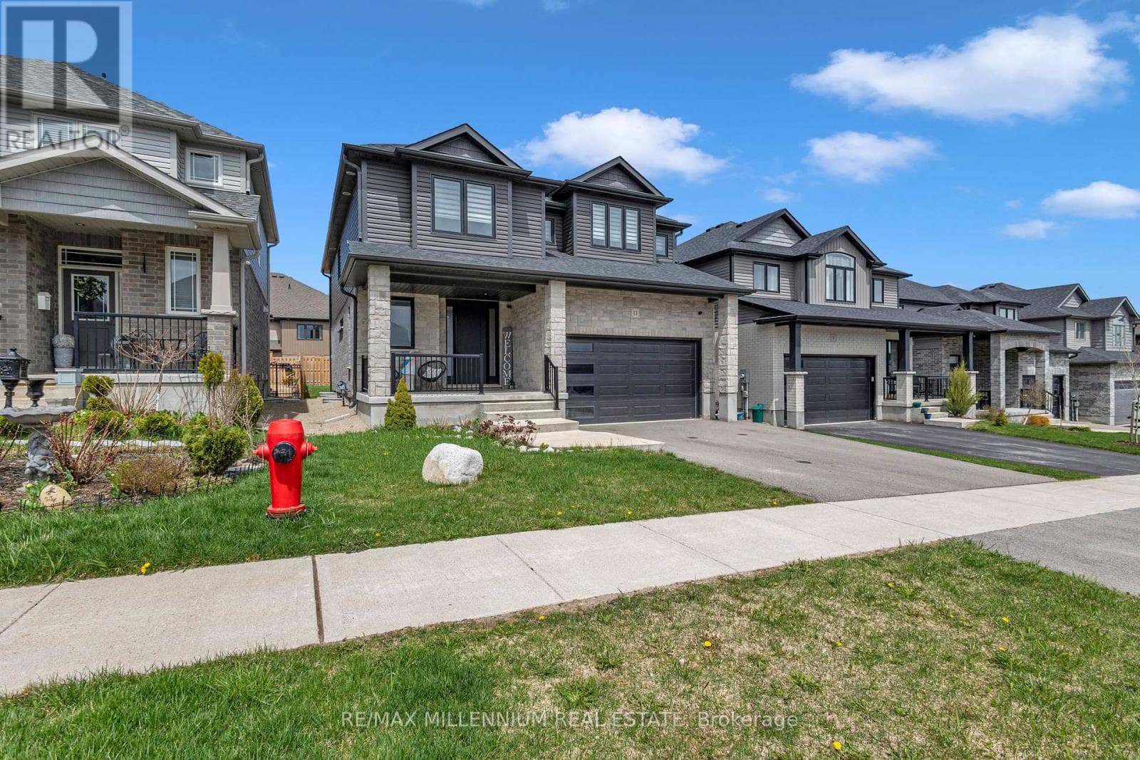 11 TINDALL CRESCENT S photo 2