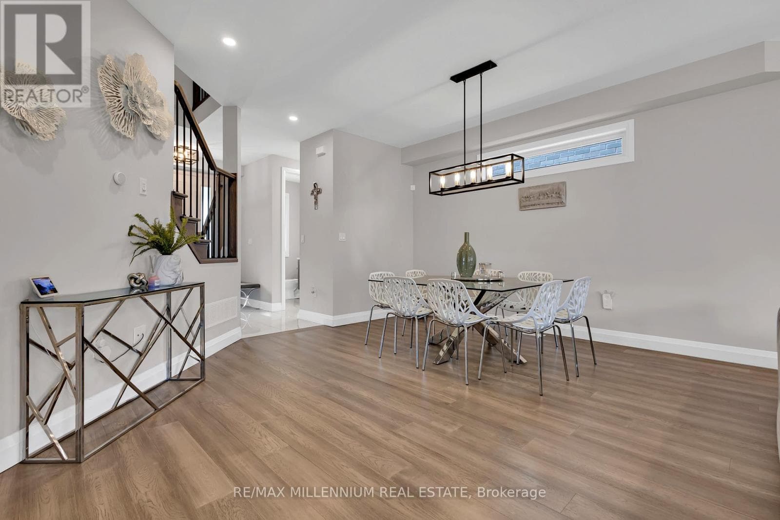 11 TINDALL CRESCENT S photo 5