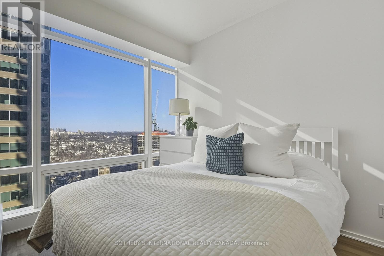 2712 - 1 BLOOR STREET E photo 5
