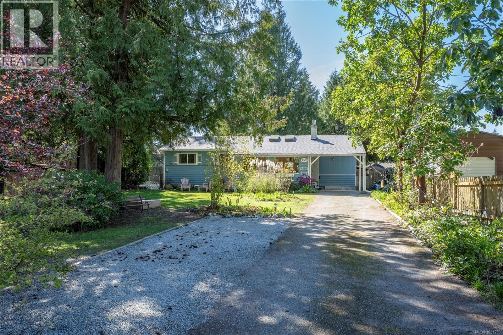 3 bed 1 bath single family at 1817 Meadowlark Cres — $674,900
