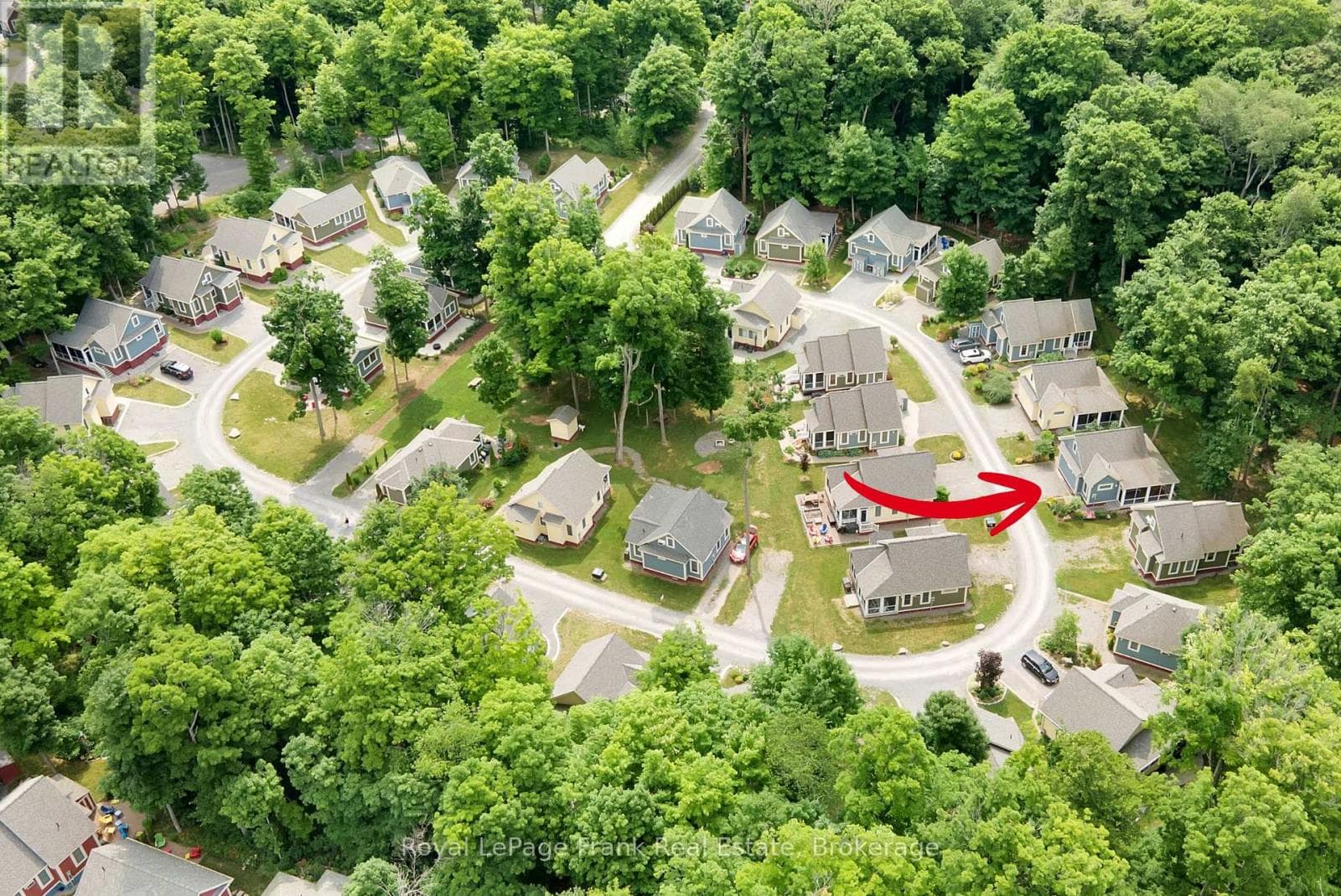 203 - 40 HOLLOW LANE photo 3