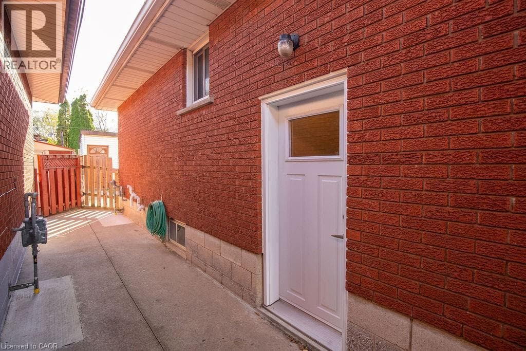 313 BARTON Street W photo 4