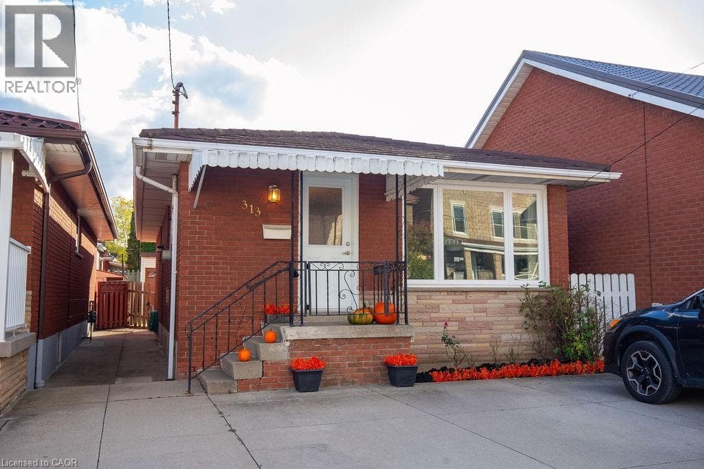 313 BARTON Street W photo 2