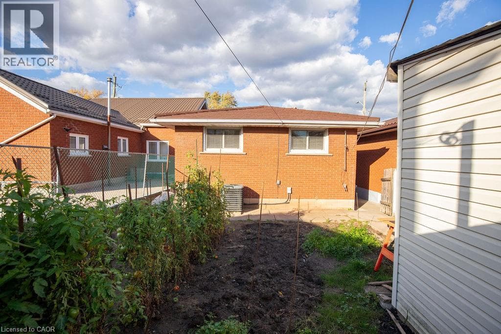 313 BARTON Street W photo 5