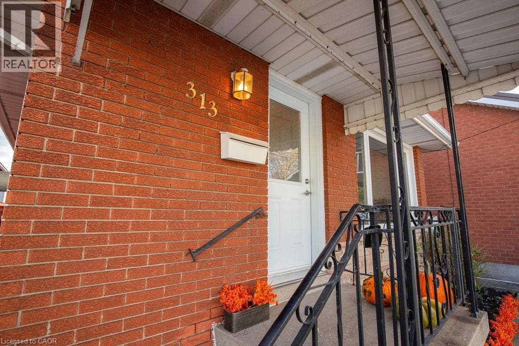 313 BARTON Street W photo 3