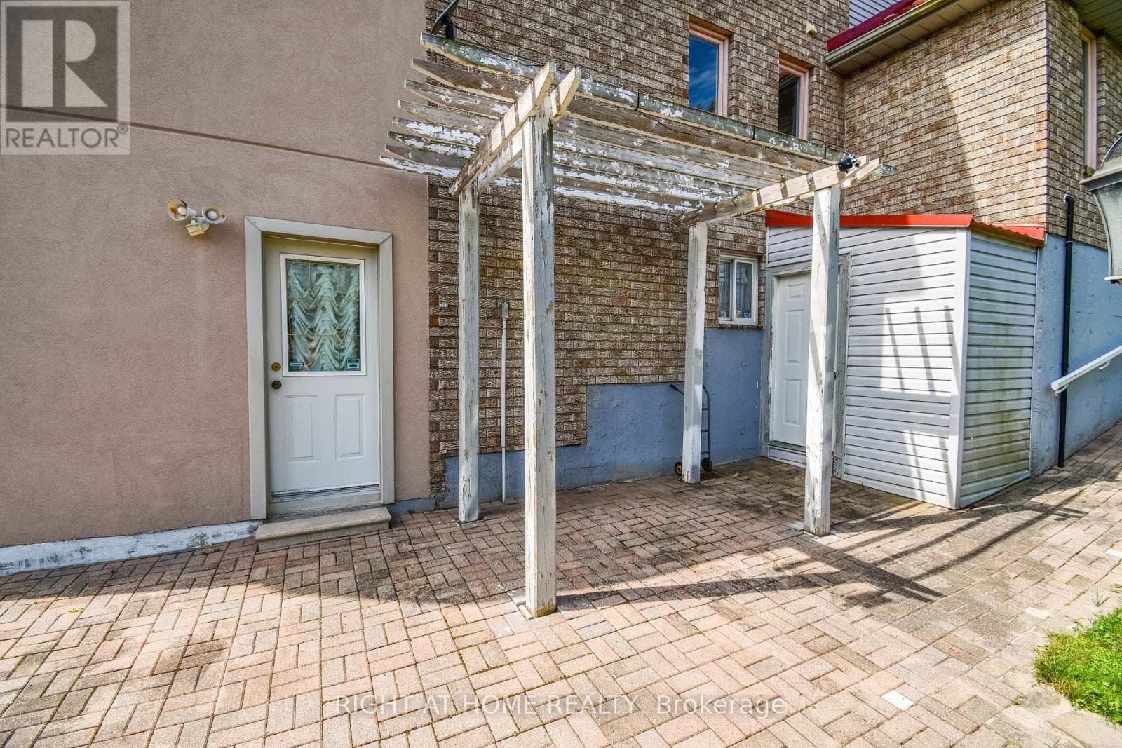 11 THACKERAY CRESCENT photo 4