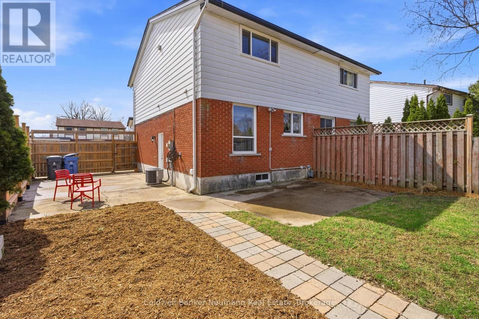 28 CHARTWELL CRESCENT photo 3
