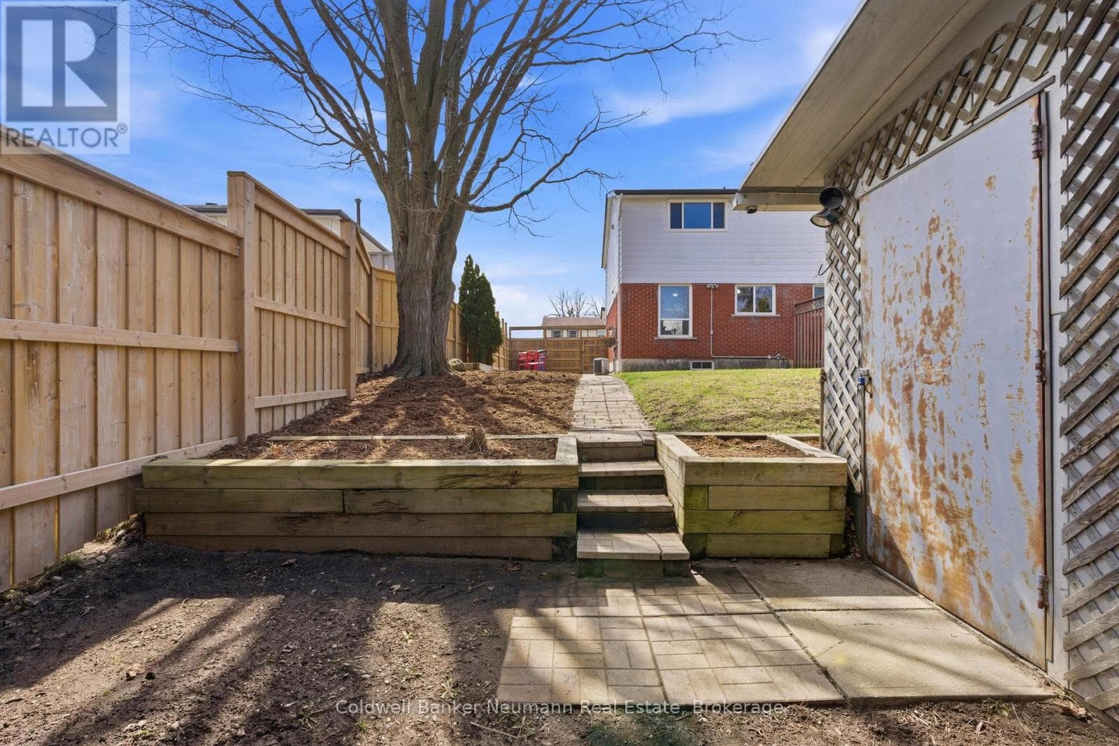 28 CHARTWELL CRESCENT photo 4