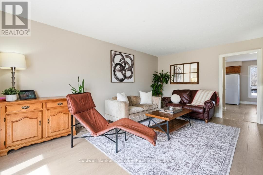 28 CHARTWELL CRESCENT photo 5