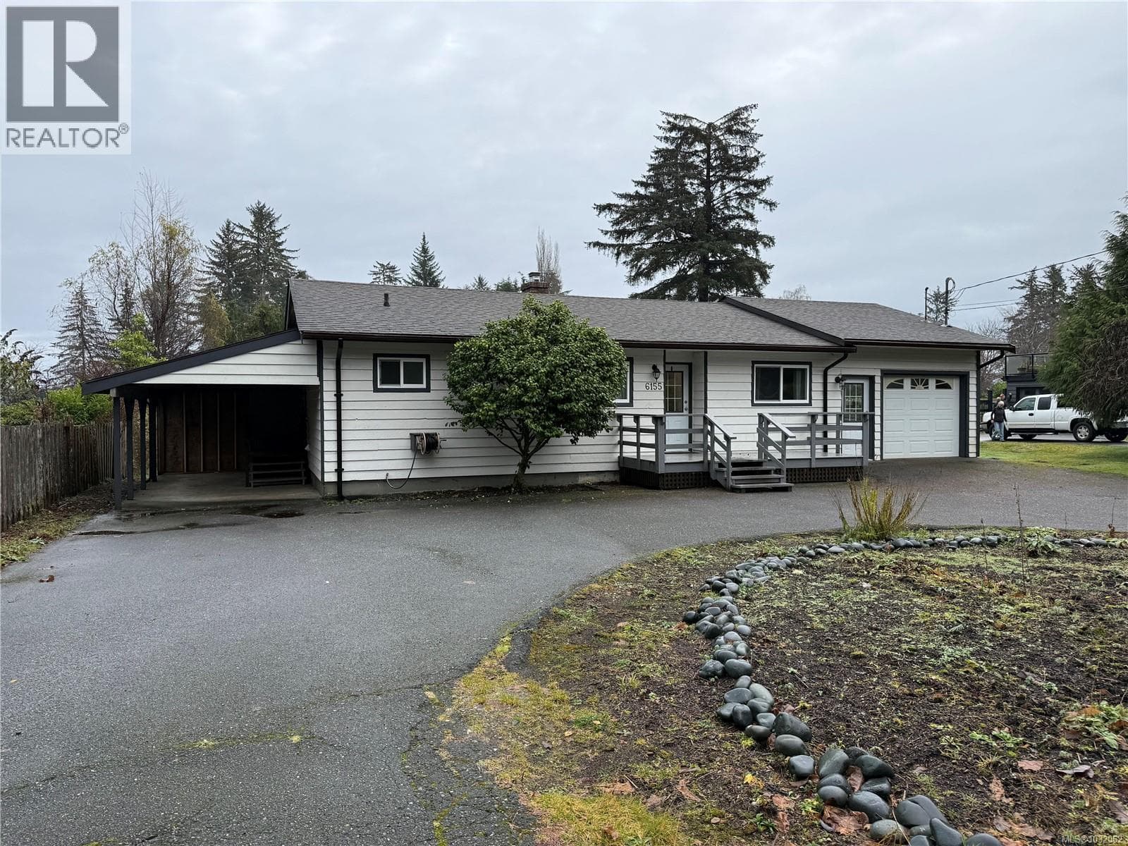 6155 Beaver Harbour Rd photo 2