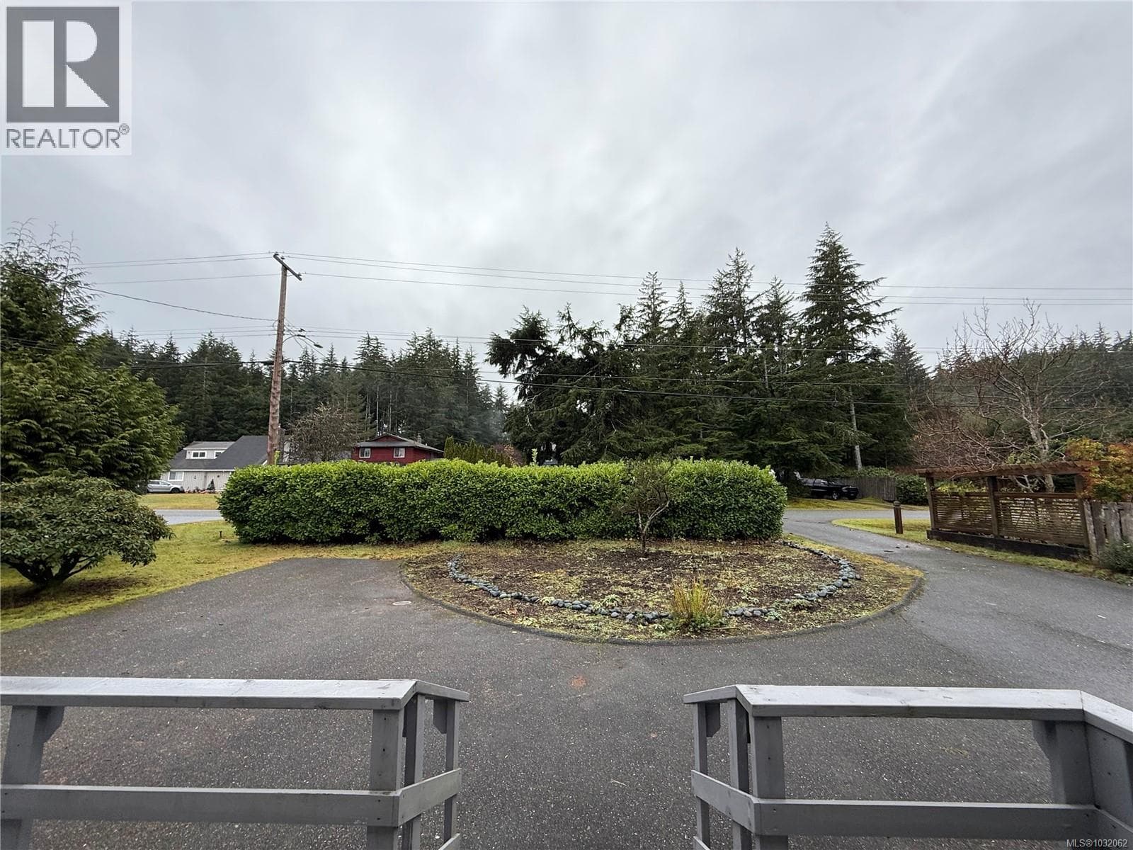 6155 Beaver Harbour Rd photo 3