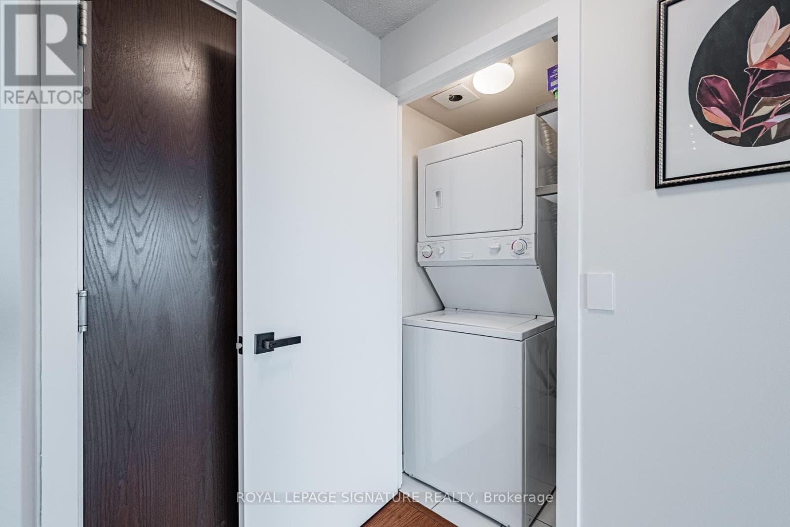 2105 - 80 WESTERN BATTERY ROAD photo 5