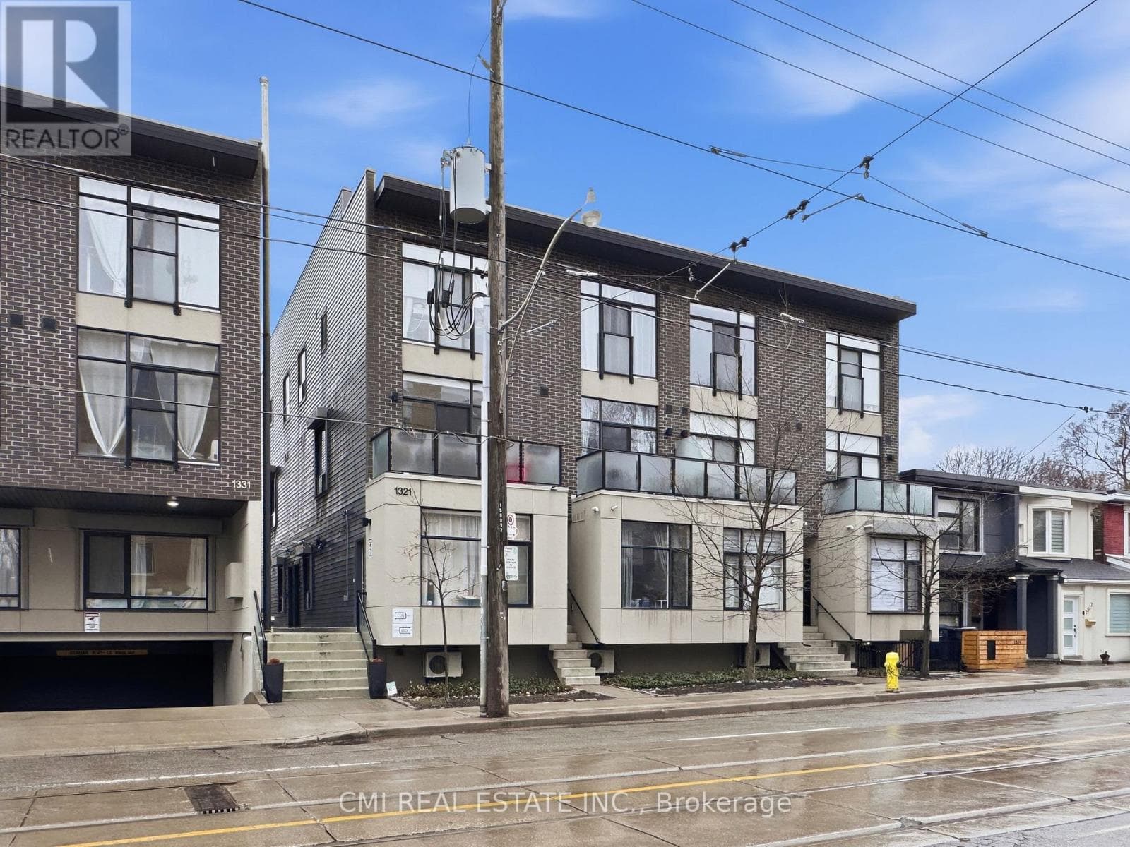 10 - 1321 GERRARD STREET E photo 3