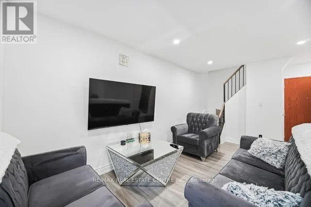 255 - 10 EDDYSTONE AVENUE photo 5