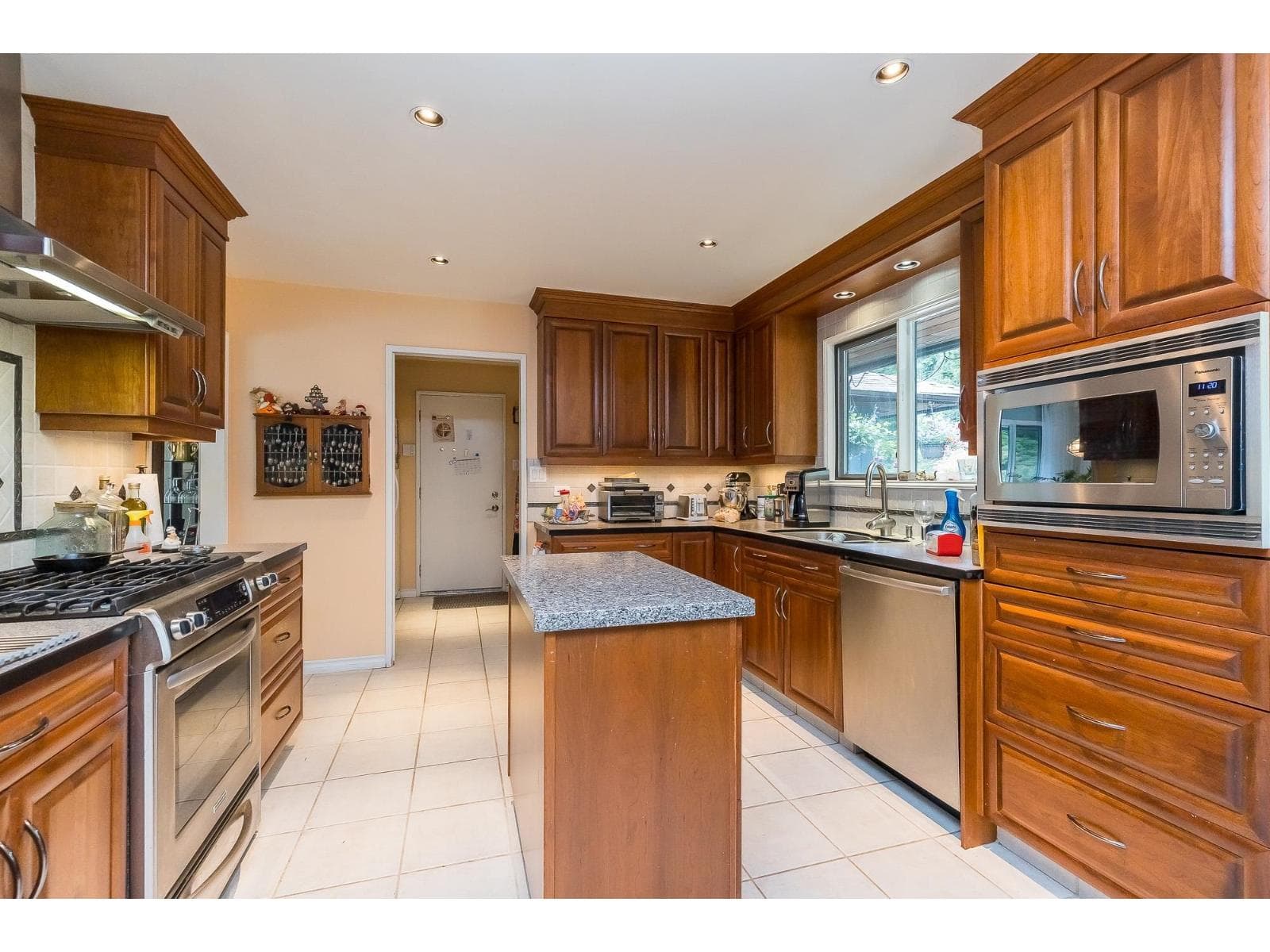 20244 27 AVENUE photo 5