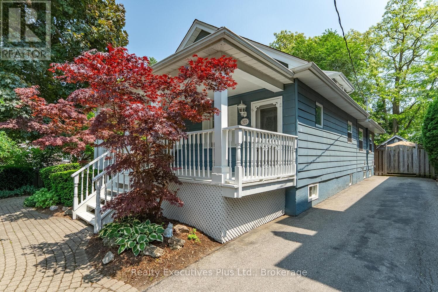 322 PINE AVENUE photo 2