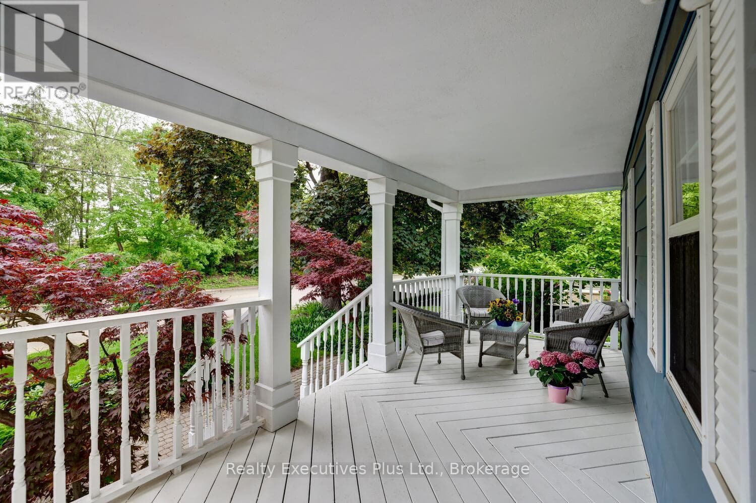 322 PINE AVENUE photo 3