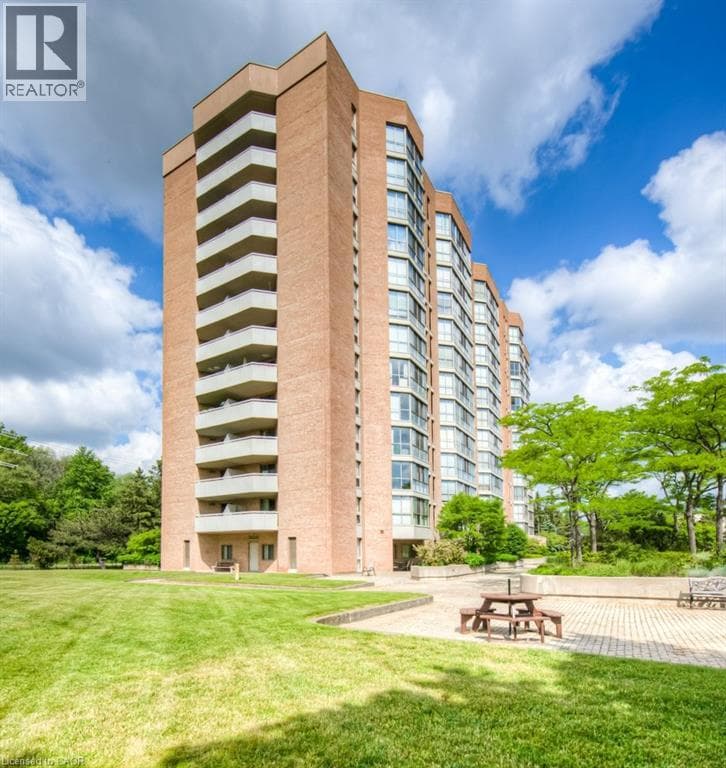 265 WESTCOURT Place Unit# PH9 photo 2