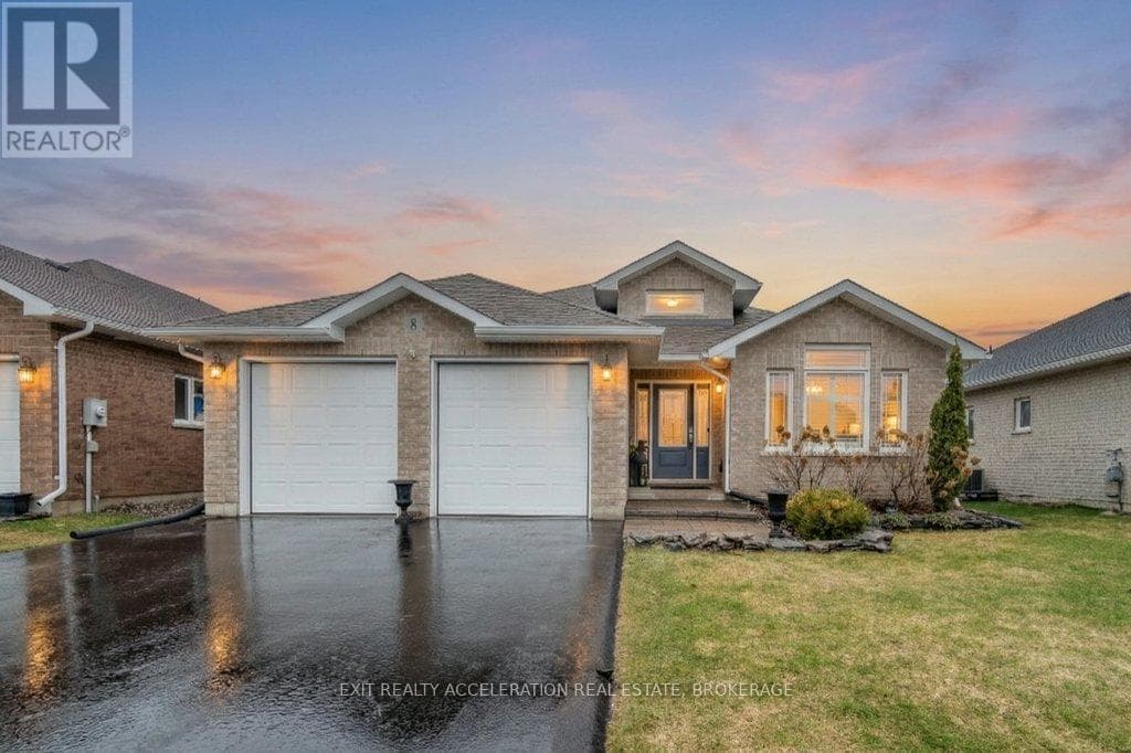 5 bed 3 bath single family at 8 BRIARWOOD CRESCENT — $749,900