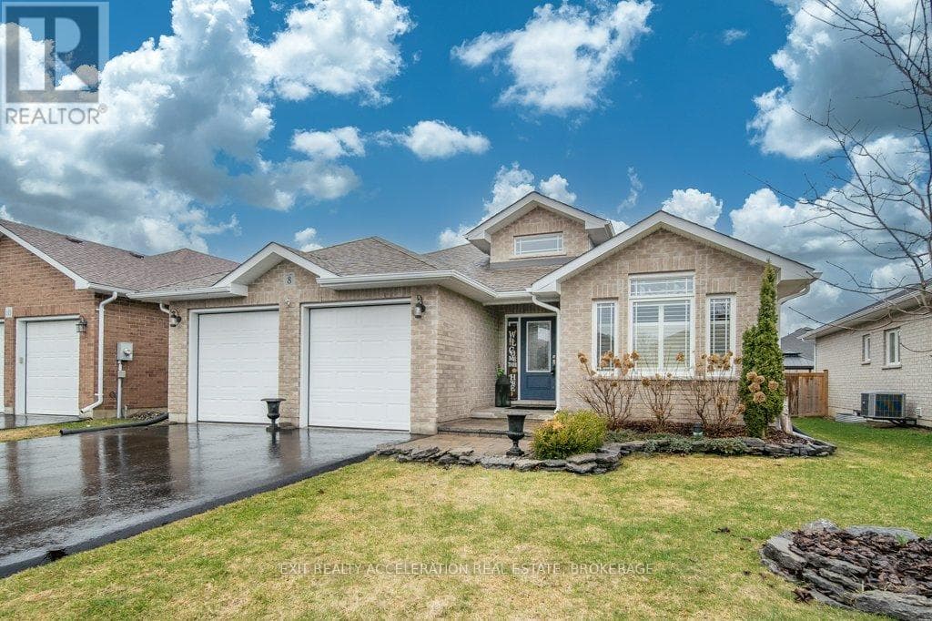 8 BRIARWOOD CRESCENT photo 2