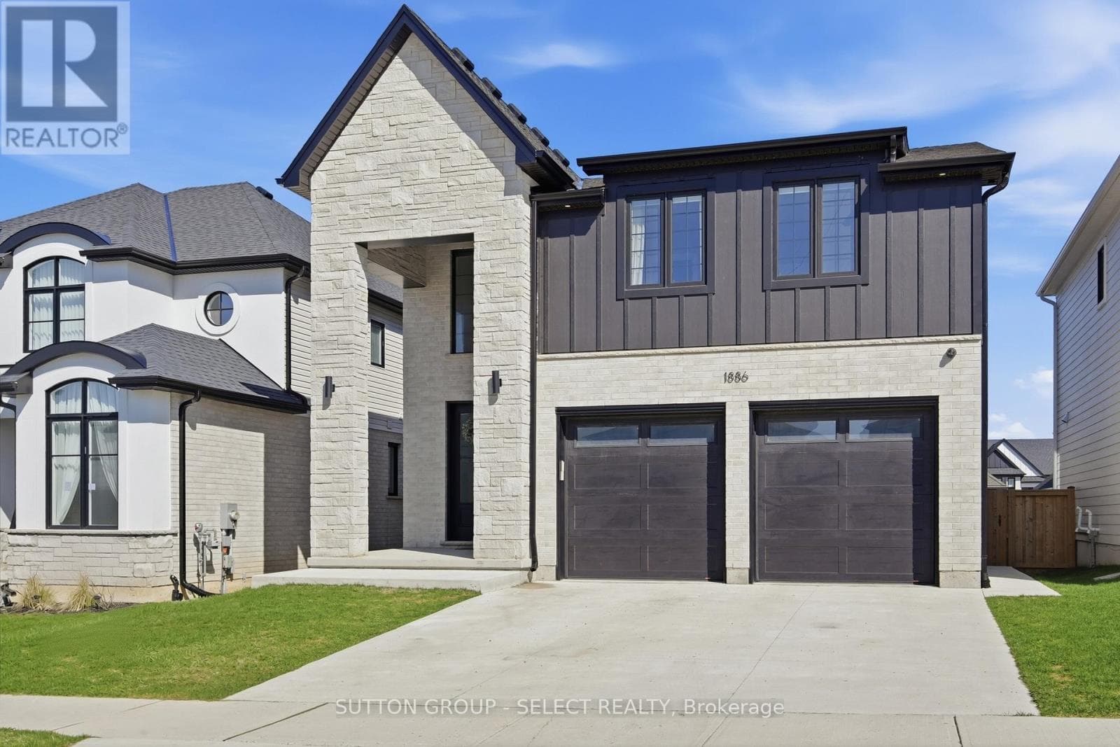 1886 FOUNTAIN GRASS DRIVE photo 2