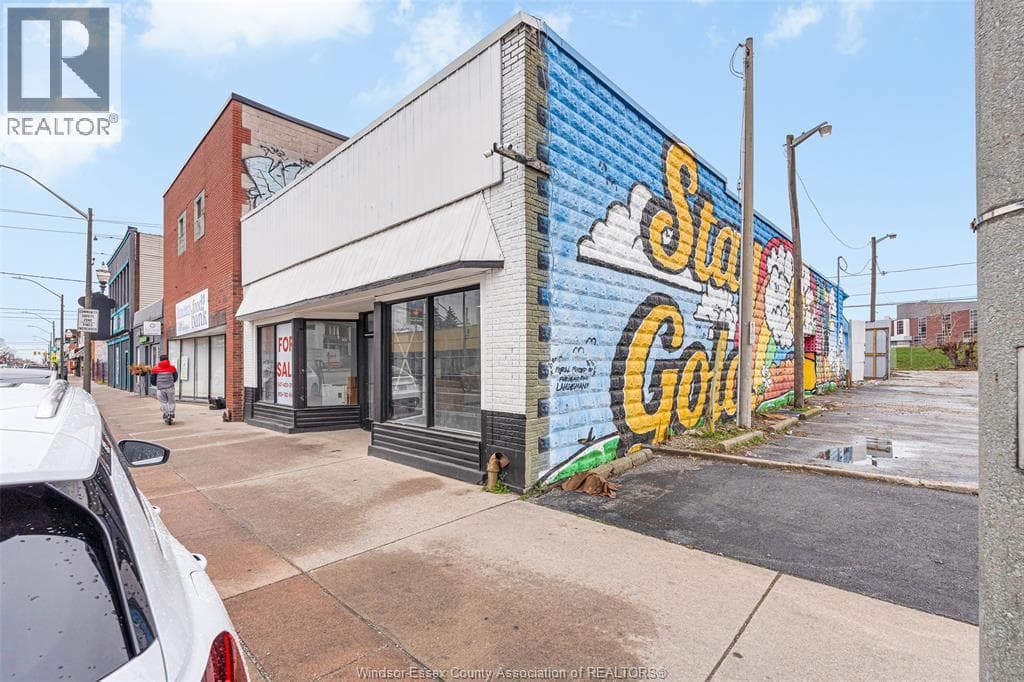 1082 & 1092 WYANDOTTE STREET East photo 2