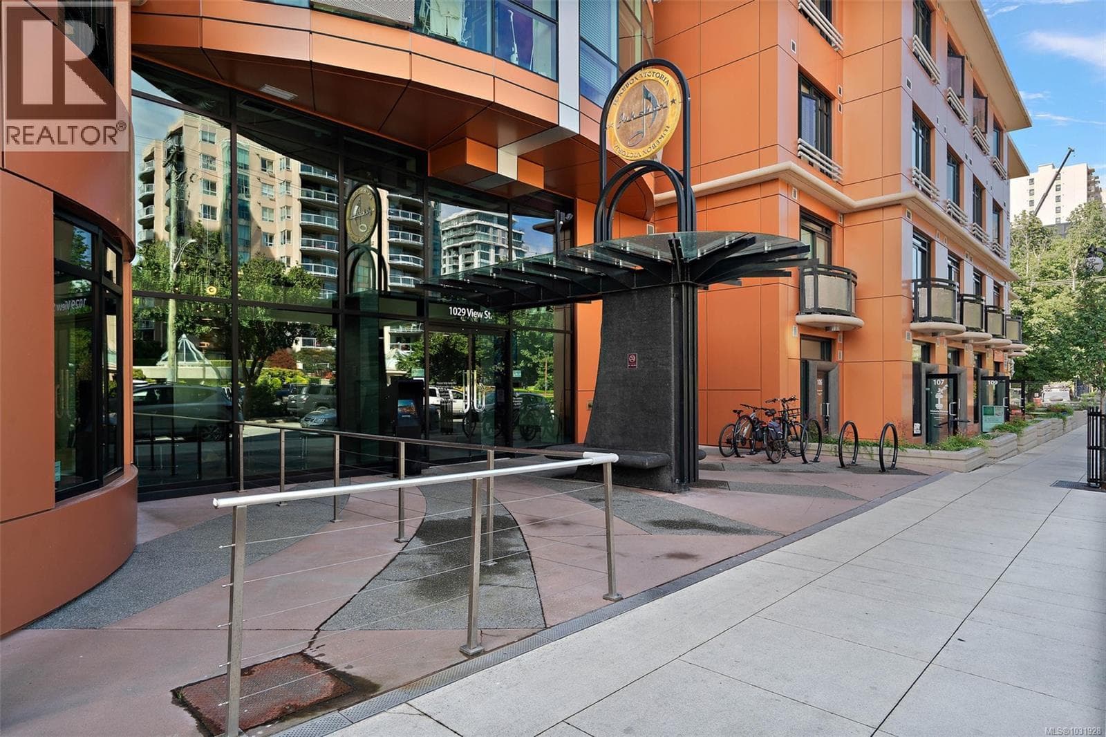 1 bed 1 bath single family at 511 1029 View St — $395,000