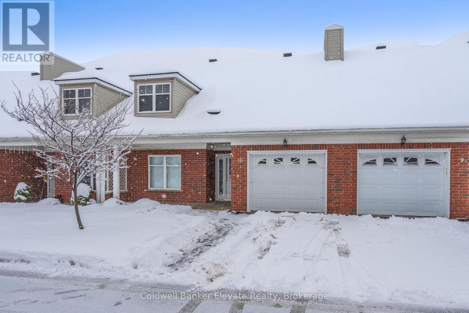 10 - 2705 KINGSWAY DRIVE photo 2