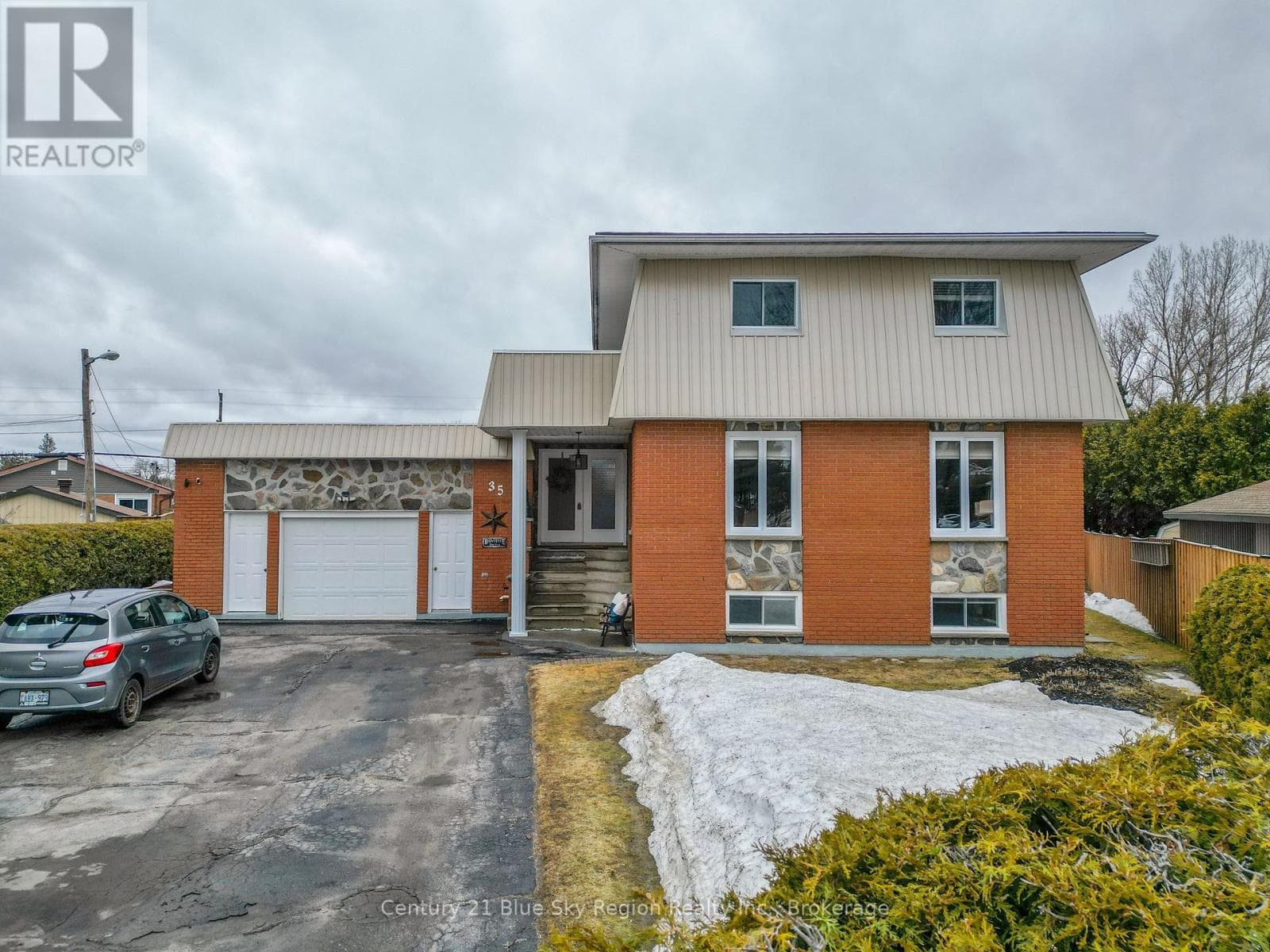 5 bed 3 bath single family at 35 CHATEAU TERRACE — $489,900